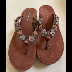 Bandalino thong sandals